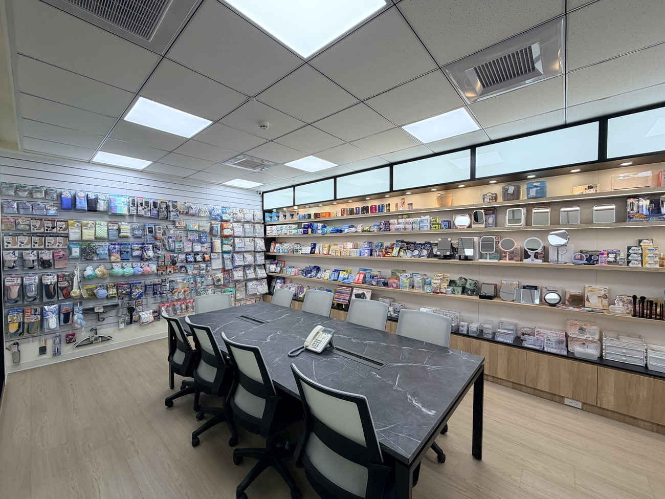 亞誼企業商品展示與辦公空間